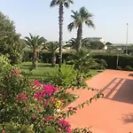 Antonia Sul Mare Con Piscina Torre A Mare فيلة