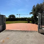 Antonia Sul Mare Con Piscina Torre A Mare فيلة